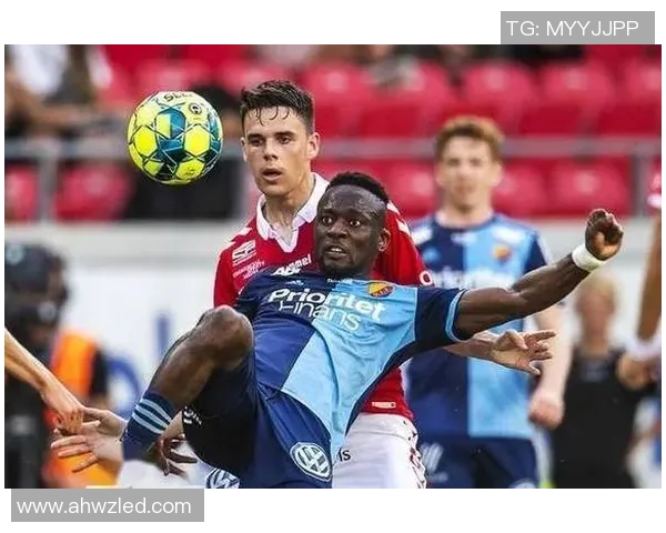 瓦尔韦与登博思的激烈对决揭示足球战术与团队合作的重要性 瓦尔韦与登博思的激烈对决揭示足球战术与团队合作的重要性