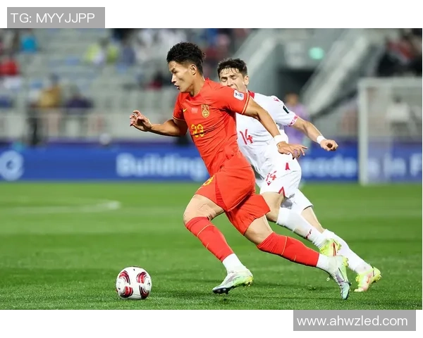 2001年国足对阵阿联酋精彩回顾视频重温经典瞬间与激烈对抗